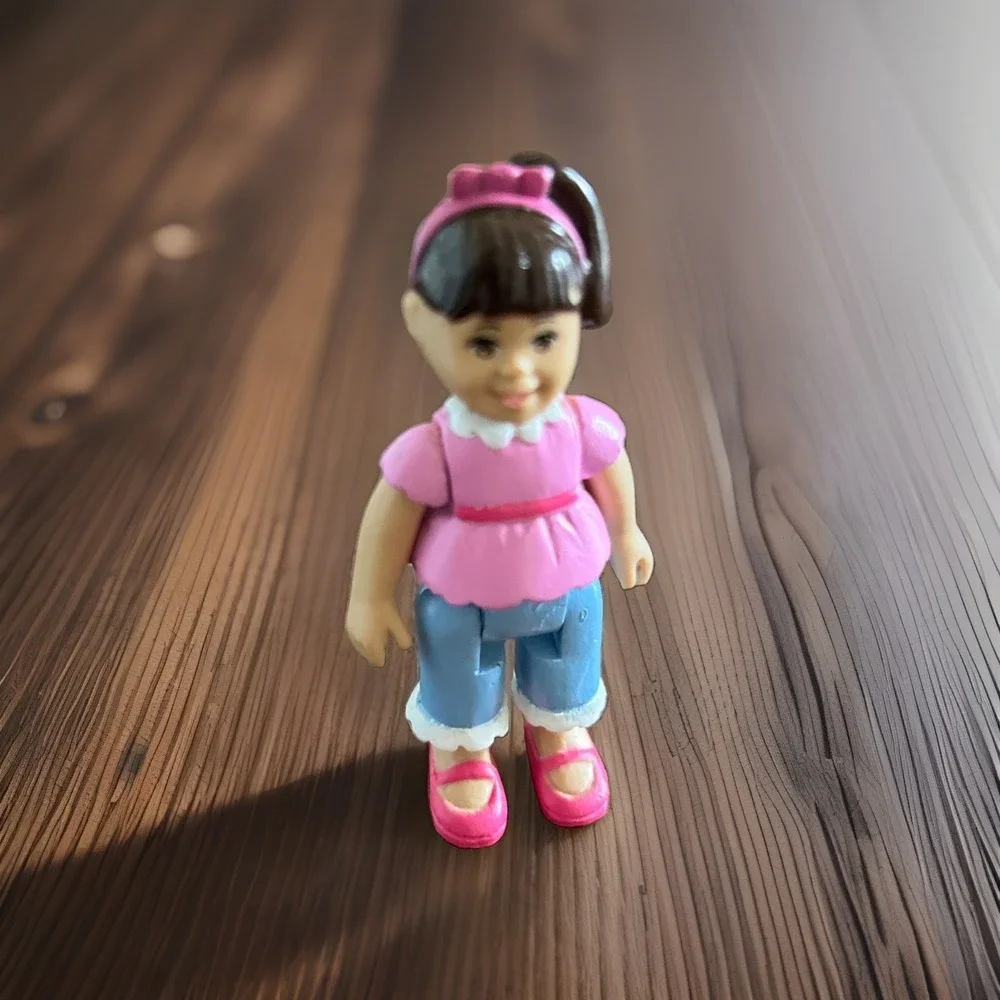 Toys R Us Loving Family Dollhouse  Hispanic GIRL Toddler Doll/ Figure